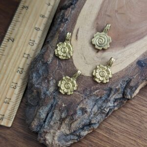 תליון בראס פרח