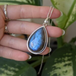 שרשרת בלו ריינבו דרופ