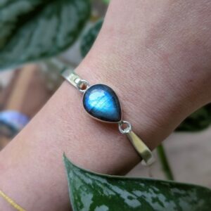 צמיד קלוז קשיח לברדורייט